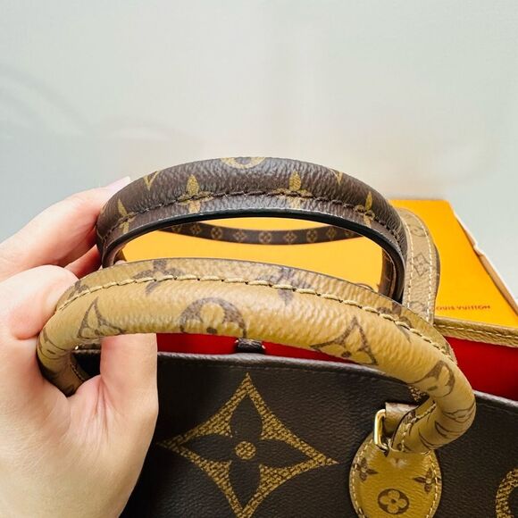 Louis Vuitton Onthego GM Tote - Picture 3 of 14